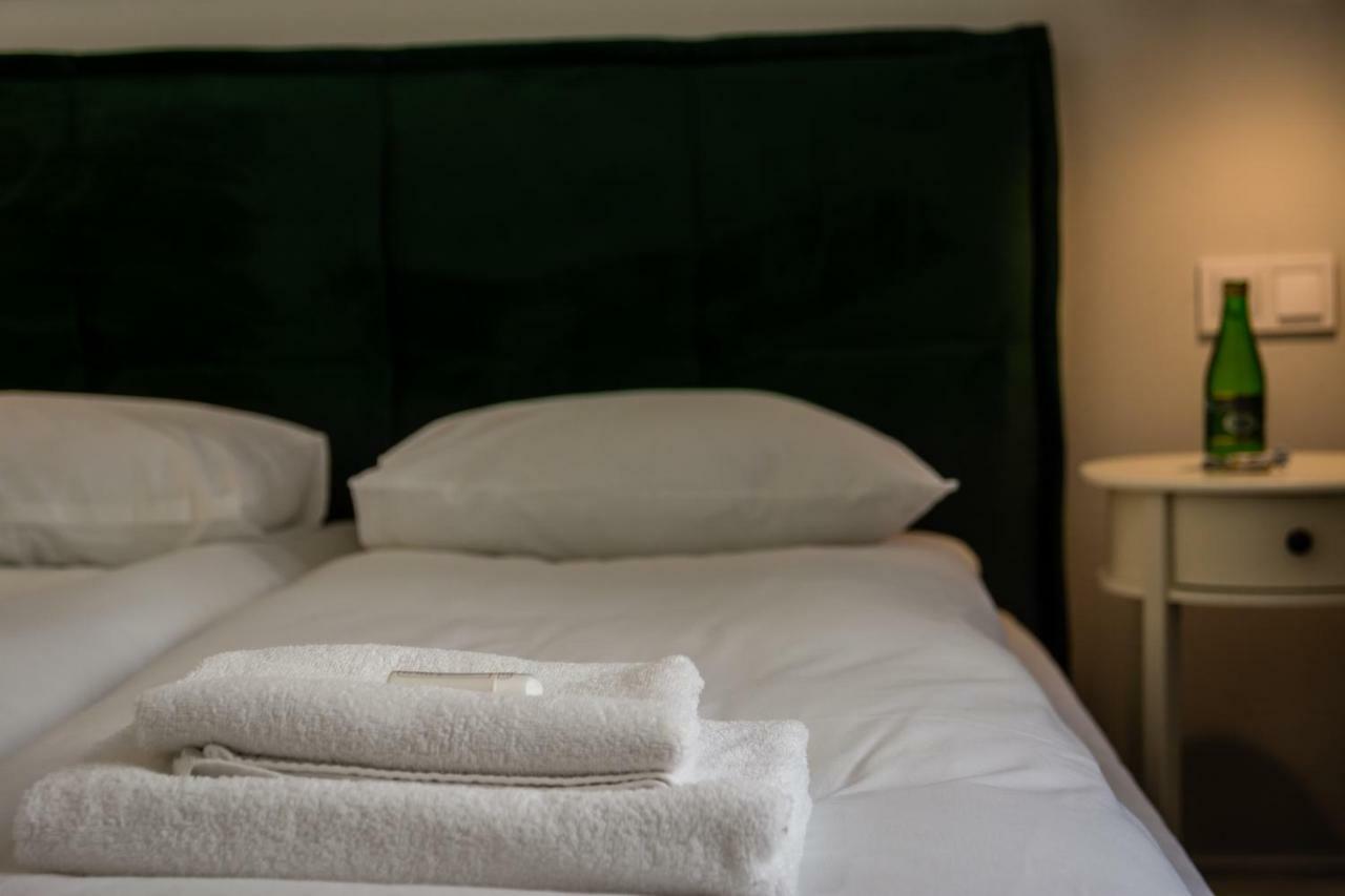 Apartament Deluxe Old Town Sw. Krzyza Wawelofts Cracovie Extérieur photo